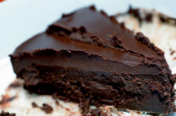 somethingville-com_flourless-chocolate-cake1.jpg